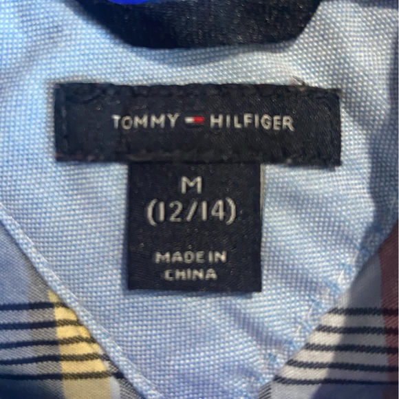 Tommy Hilfiger short sleeve button down boys shirt size 12/14. - Picture 2 of 3
